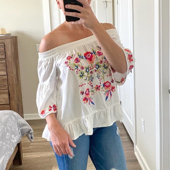 ⭐️ SOLD ⭐️ Umgee Bohemian Floral Embroidered Off Shoulder Top Size Small White - Picture 3 of 10